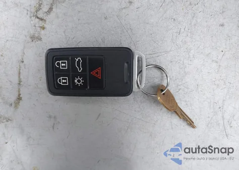 2017 Volvo Xc60 T6 Dynamic z USA, uszkodzony, nr VIN YV449MRR2H2196651